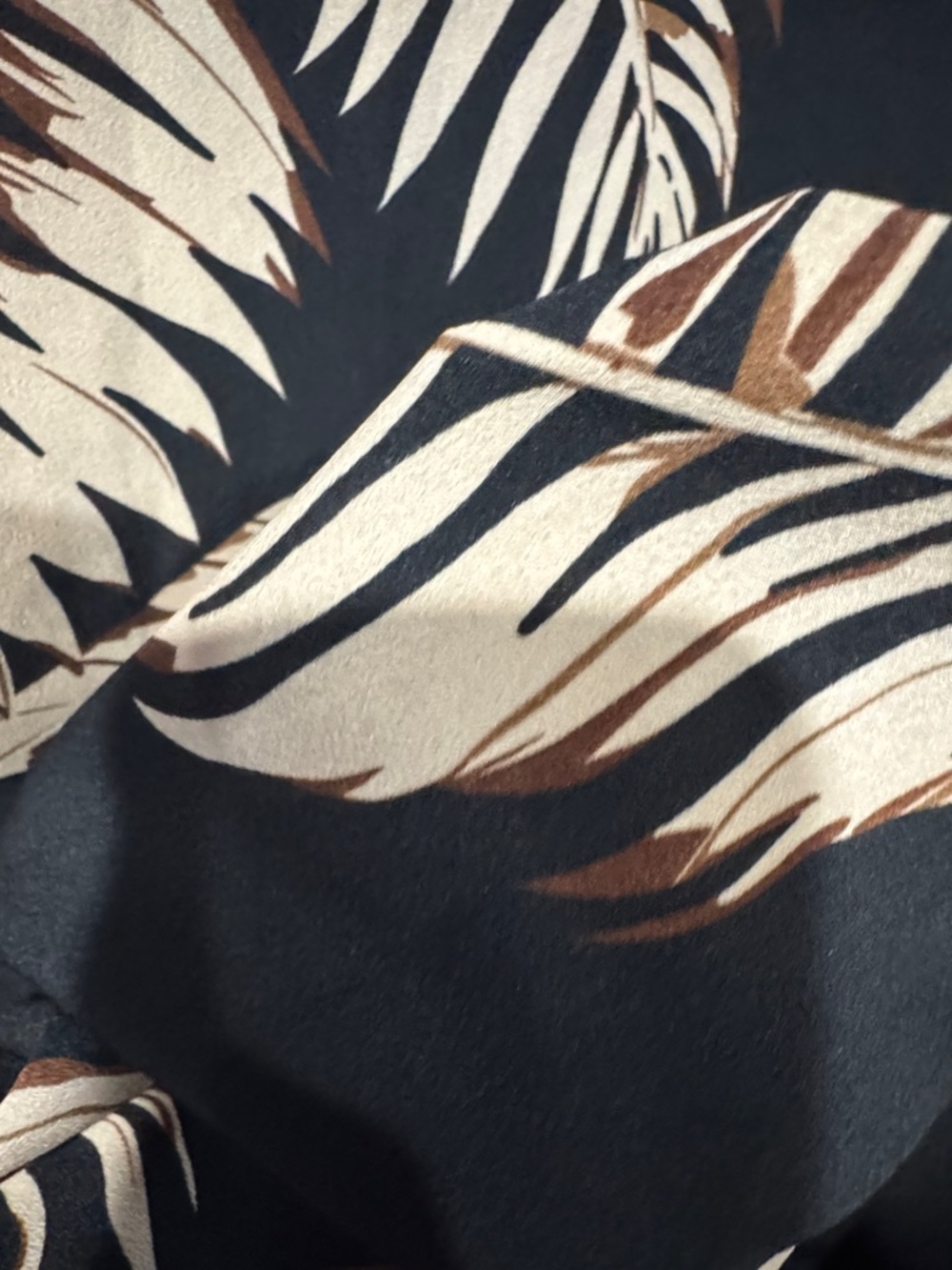 Tropical Leaf Print Button Front Shirt β Size Large - Picture 12 of 12